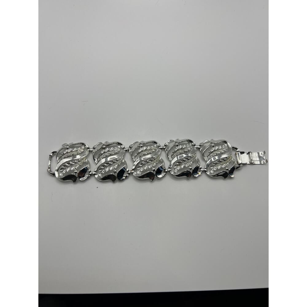 Vintage chunky silver tone bracelet with leaf details unsigned size 6.5